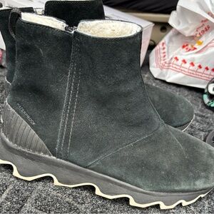 Sorel Women's Black and White Winter Boots